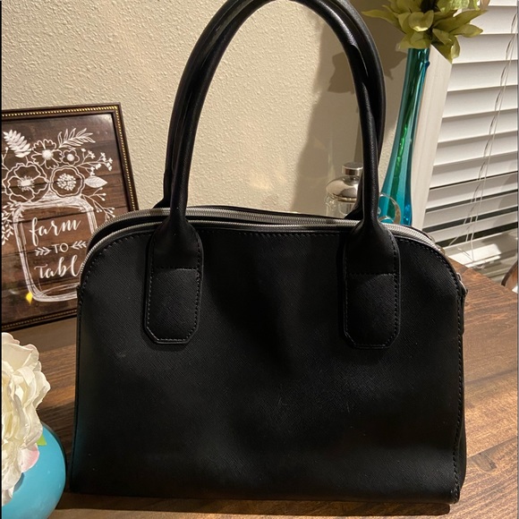 Kenneth Cole Reaction - Arbol Dome Satchel - Picture 2 of 5